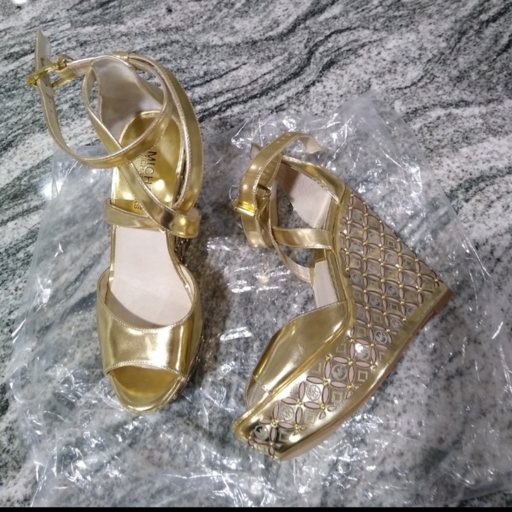 Michael kors shoes reserved !!